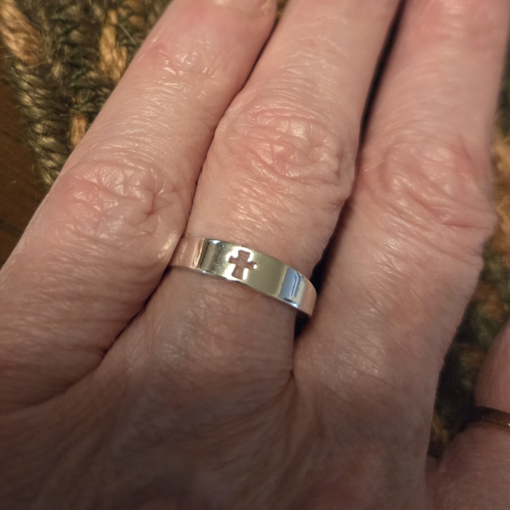 Stylish Sterling Silver 925 Band with Cross Accent NEW!! Adorable!!